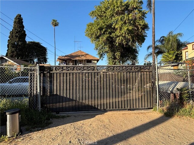 3852 4th St, Riverside, CA 92501 - view of gate with fence