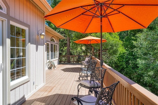 588 Pioneer Rd, Lake Arrowhead, CA 92352 - view of wooden terrace