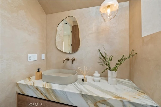 2219 W Starview Ln, Los Angeles, CA 90026 - bathroom with vanity