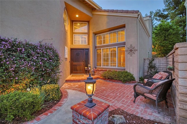view of exterior entry with stucco siding
