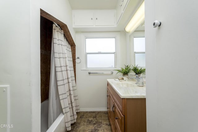3059 Glenrose Ave, Altadena, CA 91001 - bathroom with baseboards, vanity, shower / tub combo with curtain, and plenty of natural light