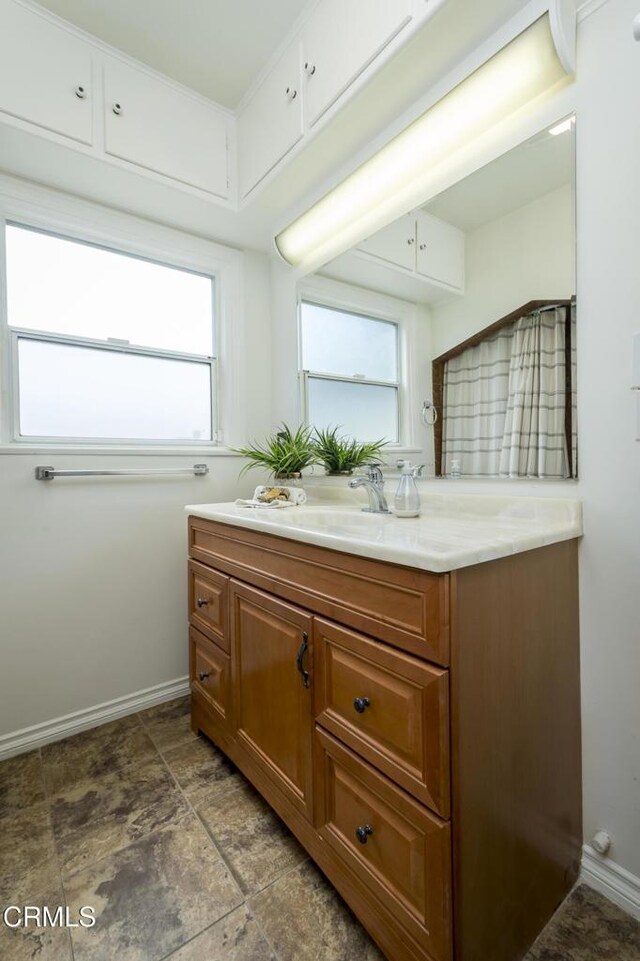 3059 Glenrose Ave, Altadena, CA 91001 - full bath featuring baseboards and vanity