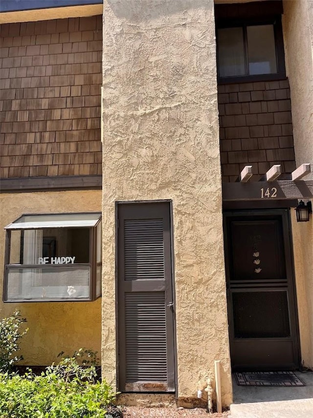 12750 Centralia St Unit 142, Lakewood, CA 90715 - doorway to property with stucco siding