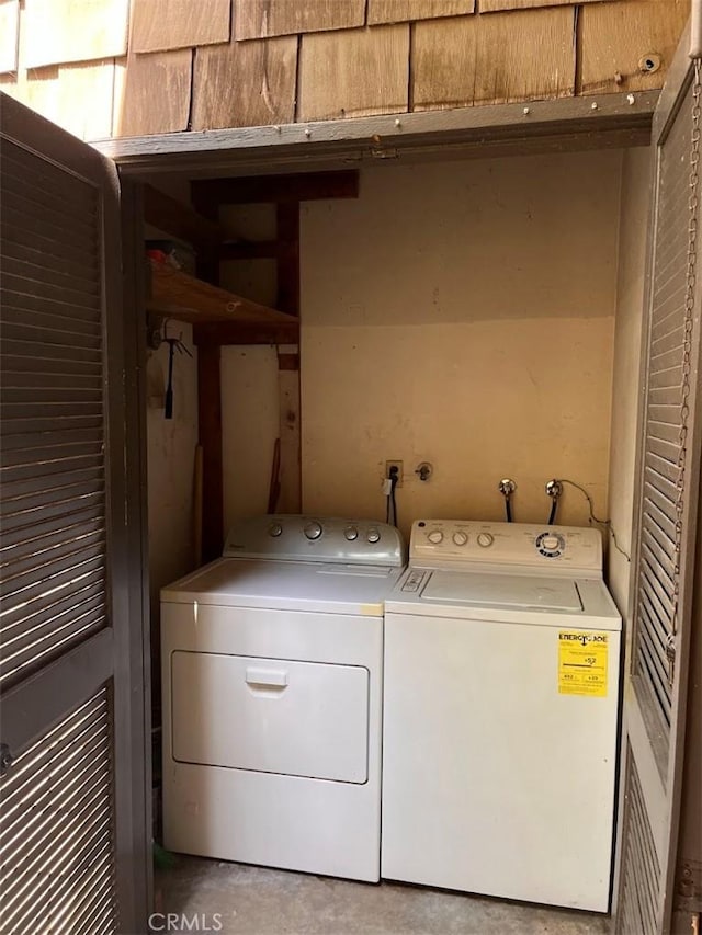 12750 Centralia St Unit 142, Lakewood, CA 90715 - laundry room featuring independent washer and dryer and laundry area