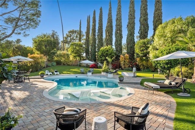 2121 Valhalla Dr, Santa Ana, CA 92705 - view of swimming pool featuring a lawn, a pool with connected hot tub, and a patio