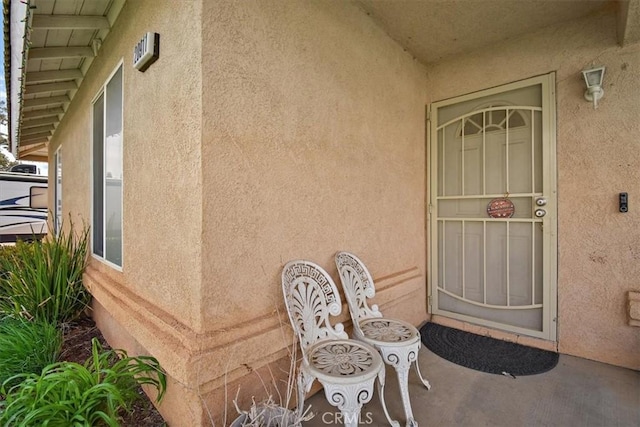 view of exterior entry featuring stucco siding