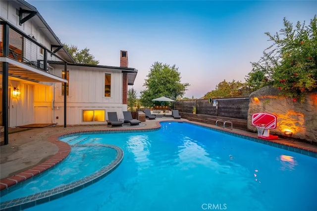 8035 Santa Rosa Rd, Atascadero, CA 93422 - pool at dusk with a patio area, a pool with connected hot tub, and a fenced backyard