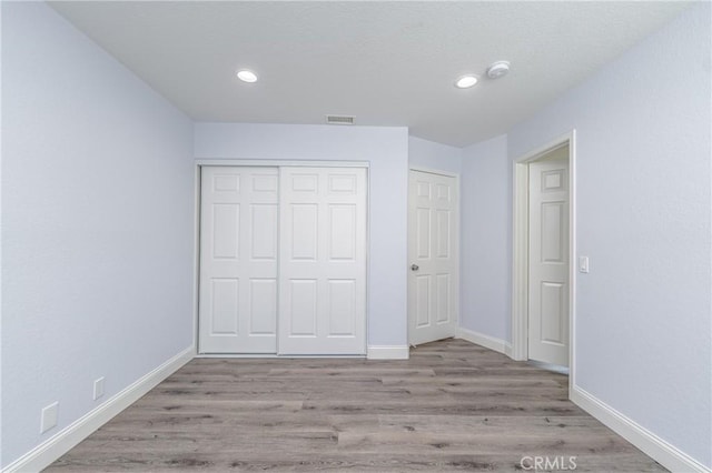 429 Somerset Cir, Corona, CA 92879 - unfurnished bedroom featuring a closet, recessed lighting, wood finished floors, and baseboards