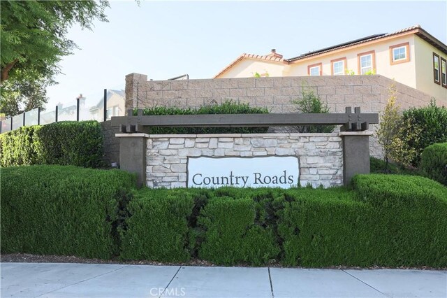 30304 Vercors St, Murrieta, CA 92563 - community / neighborhood sign with fence