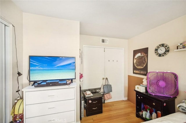bedroom featuring light wood-style floors and visible vents