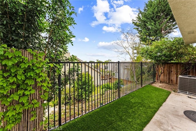 2 Astoria Ct, Aliso Viejo, CA 92656 - fenced backyard featuring central AC and a patio area