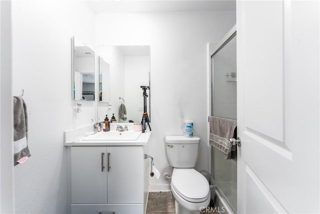 full bath with an enclosed shower, toilet, baseboards, and vanity