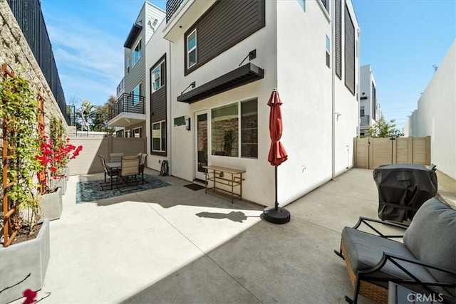 2902 Foundry Ct, Redondo Beach, CA 90278 - rear view of property with a fenced backyard, a patio area, and stucco siding