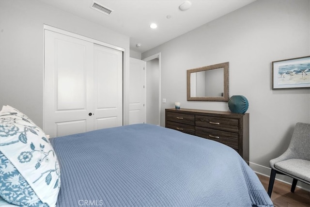 2902 Foundry Ct, Redondo Beach, CA 90278 - bedroom featuring visible vents, wood finished floors, baseboards, a closet, and recessed lighting