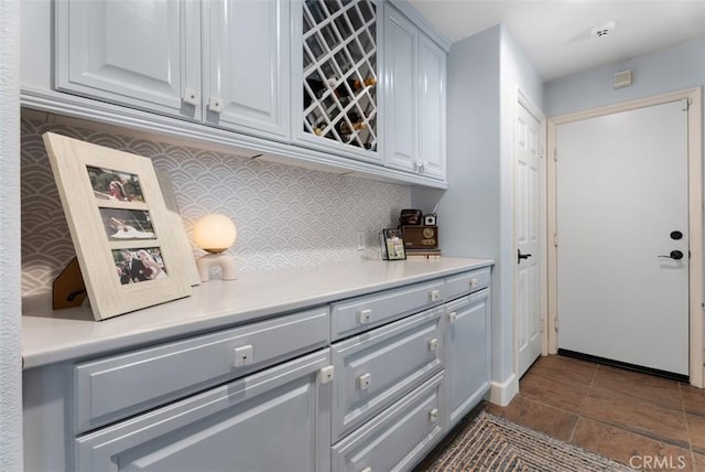 9 Healdsbury, Irvine, CA 92602 - bar featuring backsplash