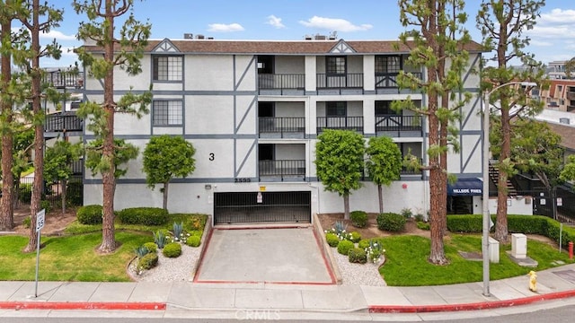 2599 Walnut Ave, Unit Signal Hill, CA 90755 - view of apartment building / complex with a garage and driveway