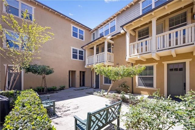 3240 S Westmont Ln Unit 5, Ontario, CA 91761 - view of property's community featuring a patio