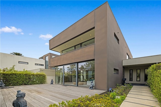 9 Temple Ave, Long Beach, CA 90803 - rear view of property with a wooden deck and stucco siding