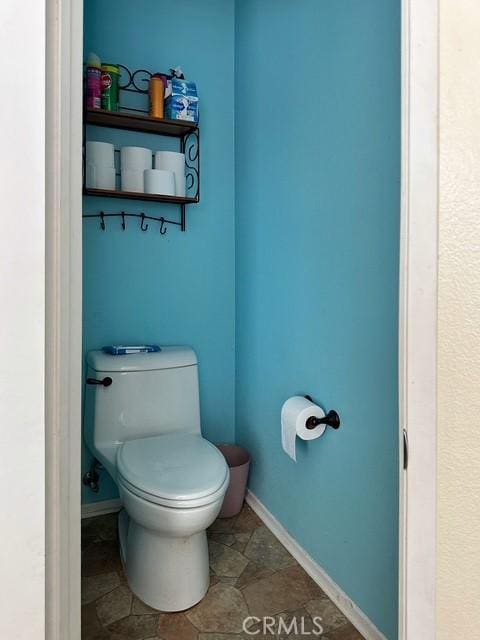 1380 Riverstone Ct, Hemet, CA 92545 - bathroom with baseboards and toilet