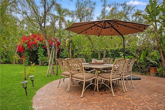 view of patio featuring outdoor dining space