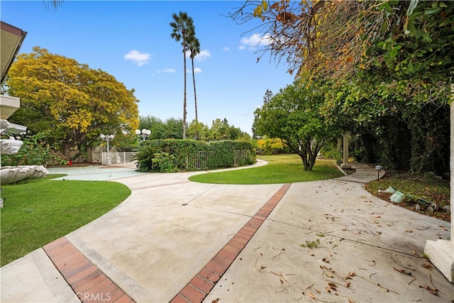 2177 W Silver Tree Rd, Claremont, CA 91711 - surrounding community with a patio