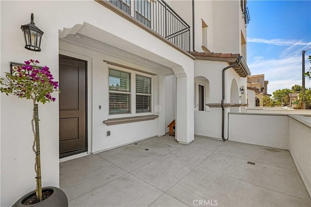 207 Colby Cir, Claremont, CA 91711 - doorway to property with stucco siding and a balcony