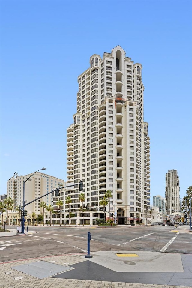 700 W Harbor Dr Unit 402, San Diego, CA 92101 - view of property featuring uncovered parking and a view of city