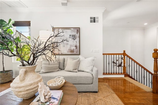 living area featuring recessed lighting, wood finished floors, visible vents, and crown molding