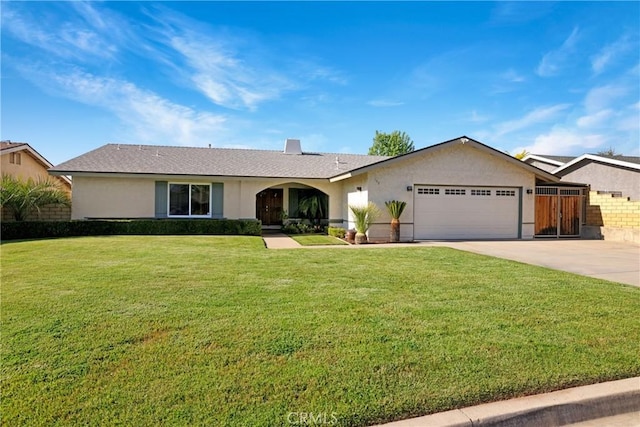 ranch-style house with fence, a front yard, stucco siding, an attached garage, and driveway