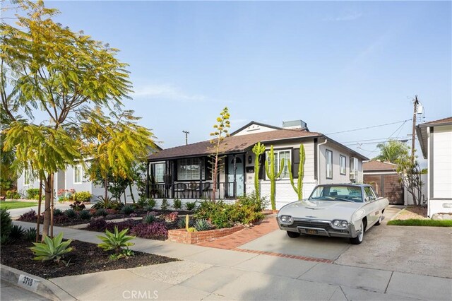 view of front of home featuring covered porch