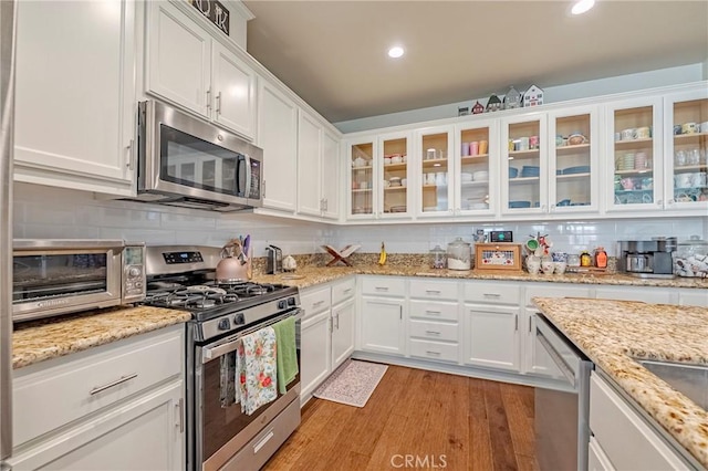718 Marybelle Dr, Merced, CA 95348 - kitchen featuring light wood-style floors, appliances with stainless steel finishes, and white cabinetry