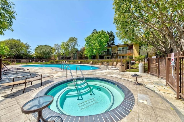 1115 Sepulveda Blvd Unit G102, Torrance, CA 90502 - pool featuring fence, a patio area, and a hot tub