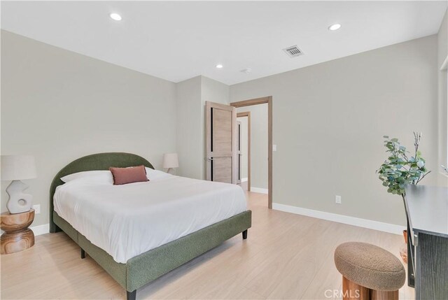 13301332 N Lincoln St, Burbank, CA 91506 - bedroom with light wood-style flooring, visible vents, and recessed lighting