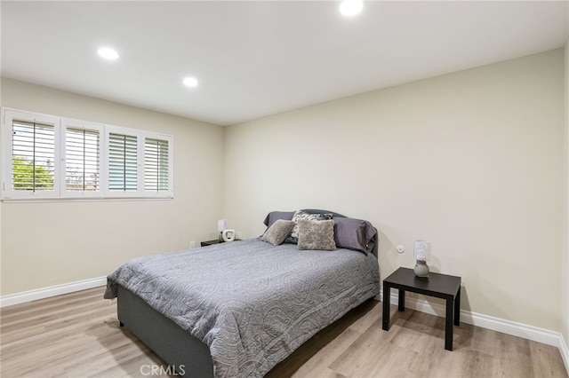 bedroom with light wood-style flooring, baseboards, and recessed lighting