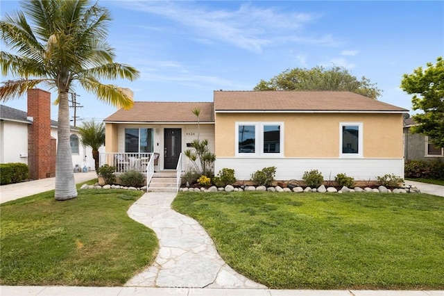 ranch-style house featuring stucco siding, a front lawn, and a porch