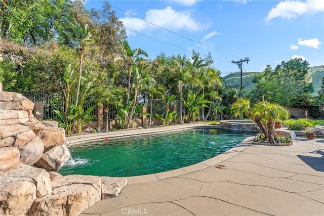 130 Mariposa Way, Brea, CA 92823 - view of pool featuring fence, a pool with connected hot tub, and a patio