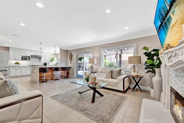 living room with crown molding, recessed lighting, light tile patterned floors, and baseboards