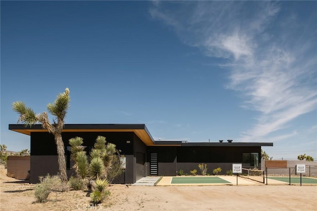 view of front of property featuring fence