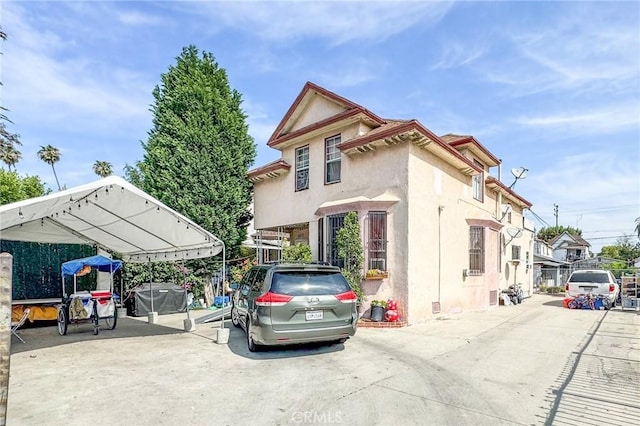 927 E 28th St, Los Angeles, CA 90011 - exterior space with a carport