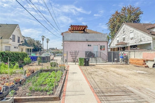 927 E 28th St, Los Angeles, CA 90011 - rear view of property featuring a garden, a gate, and fence