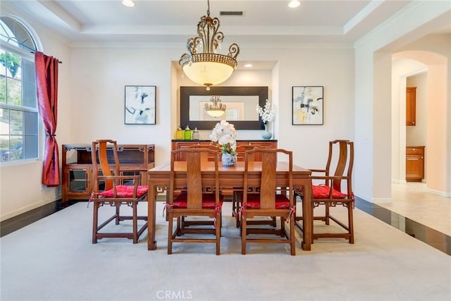 dining space with arched walkways, visible vents, plenty of natural light, and recessed lighting