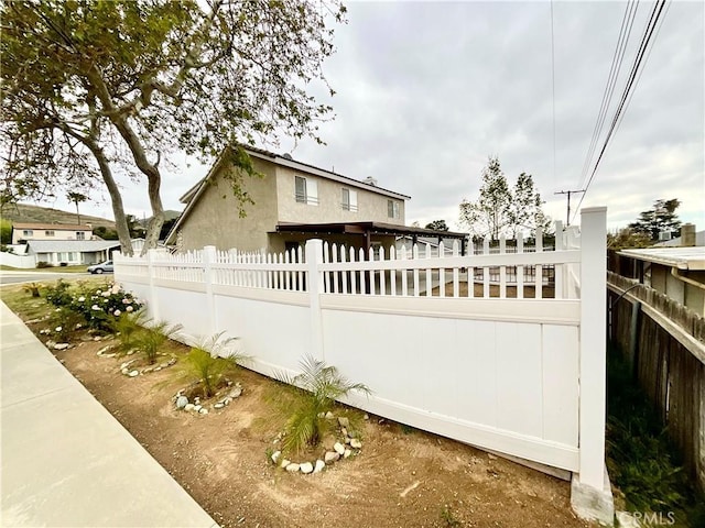 1078 W King St, Banning, CA 92220 - view of home's exterior featuring stucco siding and a fenced front yard
