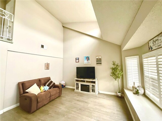 1078 W King St, Banning, CA 92220 - living room featuring visible vents, plenty of natural light, light wood-style flooring, and baseboards