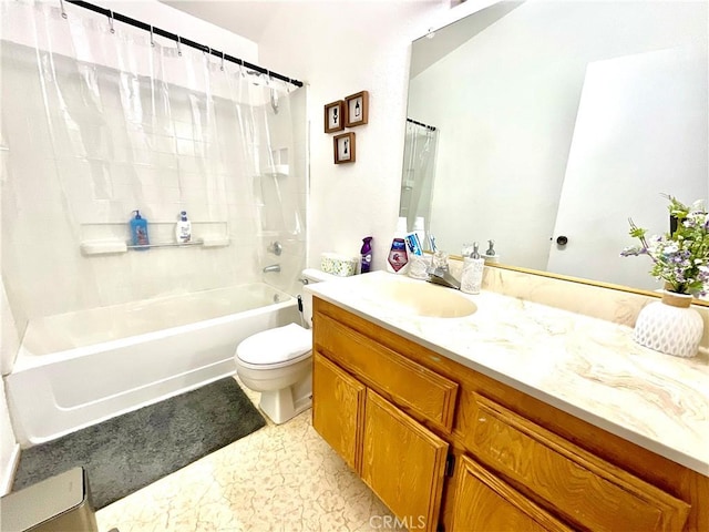 1078 W King St, Banning, CA 92220 - full bath featuring toilet, vanity, and shower / bath combination with curtain