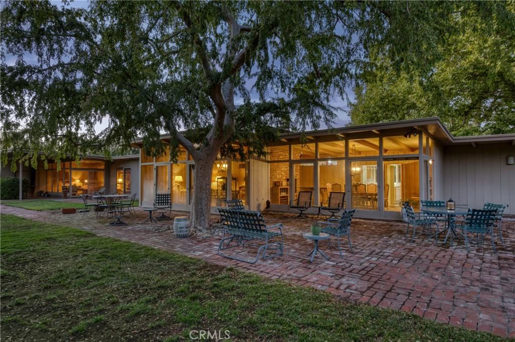 5646 E Park Circle Dr, Fresno, CA 93727 - photo 1