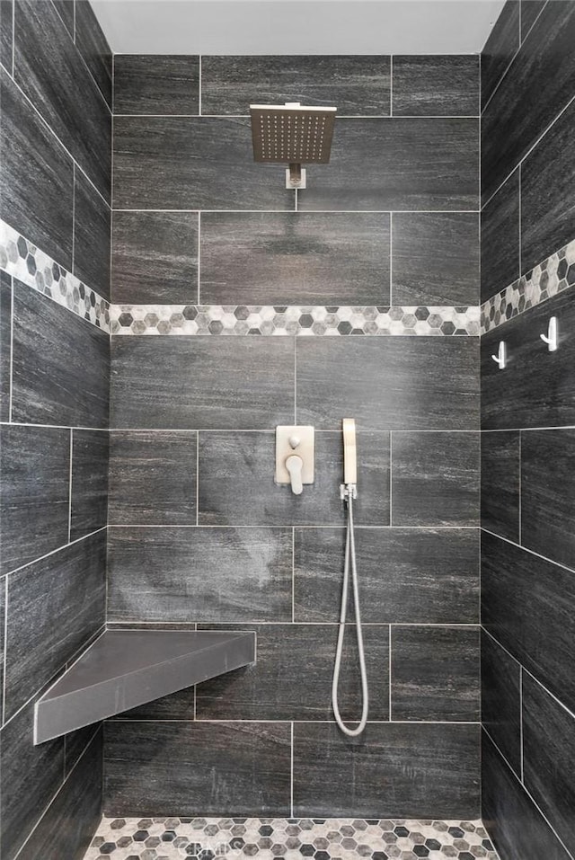 bathroom featuring tiled shower