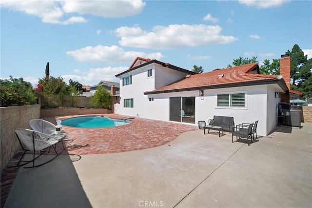 view of pool featuring fence, a patio area, an outdoor hangout area, and a fenced in pool