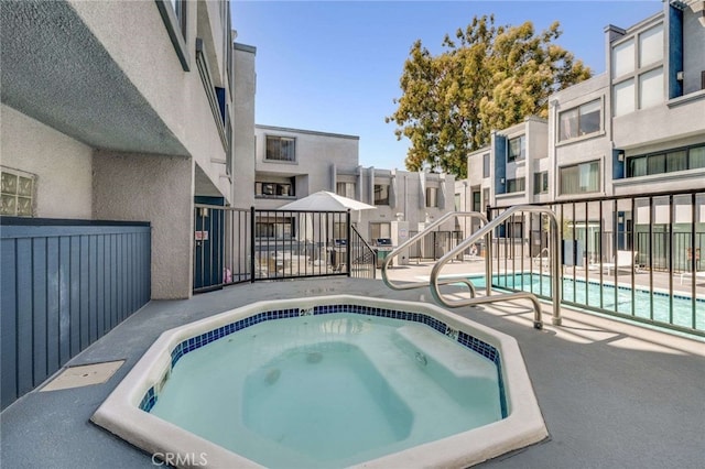 1940 N Highland Ave Unit 69, Los Angeles, CA 90068 - community pool featuring a community hot tub, a residential view, and a patio area