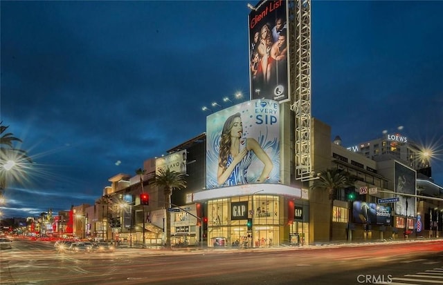 1940 N Highland Ave Unit 69, Los Angeles, CA 90068 - view of property at twilight