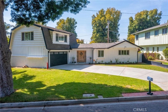 view of front of home with an attached garage, a front lawn, roof with shingles, and concrete driveway